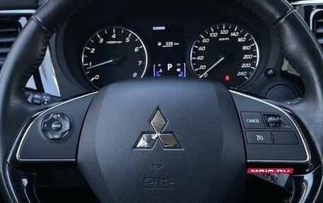 Mitsubishi Outlander III рестайлинг 3, 2017 год, 1 619 000 рублей, 15 фотография