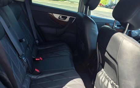 Infiniti QX70, 2017 год, 2 600 000 рублей, 17 фотография