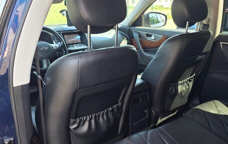 Infiniti QX70, 2017 год, 2 600 000 рублей, 21 фотография