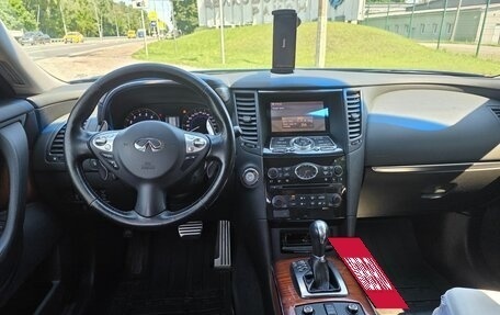 Infiniti QX70, 2017 год, 2 600 000 рублей, 22 фотография