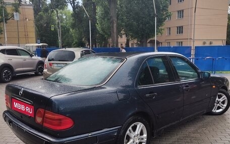 Mercedes-Benz E-Класс, 1997 год, 260 000 рублей, 3 фотография