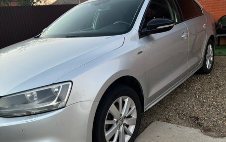 Volkswagen Jetta VI, 2013 год, 820 000 рублей, 2 фотография