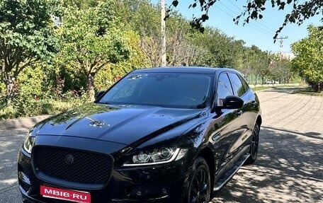 Jaguar F-Pace, 2016 год, 1 880 000 рублей, 1 фотография