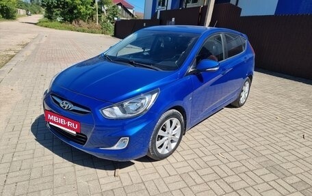 Hyundai Solaris II рестайлинг, 2011 год, 660 000 рублей, 3 фотография
