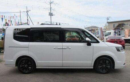 Honda Stepwgn, 2024 год, 2 520 000 рублей, 3 фотография