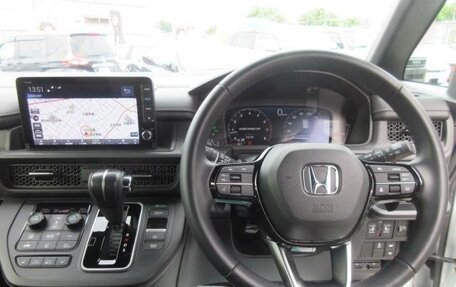 Honda Stepwgn, 2024 год, 2 520 000 рублей, 9 фотография