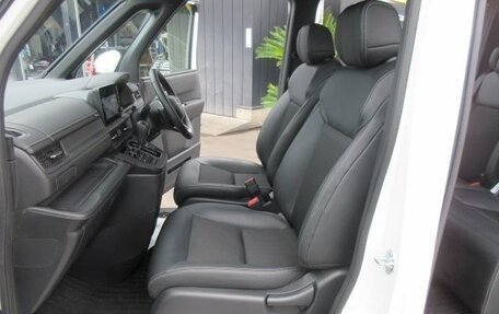 Honda Stepwgn, 2024 год, 2 520 000 рублей, 19 фотография
