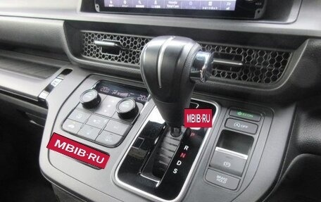 Honda Stepwgn, 2024 год, 2 520 000 рублей, 18 фотография