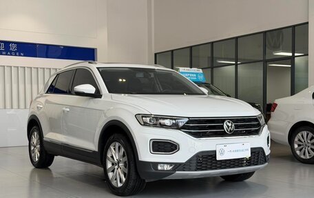 Volkswagen T-Roc I, 2022 год, 1 682 700 рублей, 2 фотография