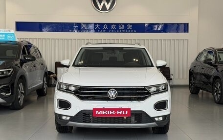 Volkswagen T-Roc I, 2022 год, 1 682 700 рублей, 5 фотография