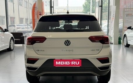 Volkswagen T-Roc I, 2022 год, 1 682 700 рублей, 6 фотография