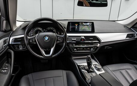 BMW 5 серия, 2017 год, 3 245 000 рублей, 8 фотография