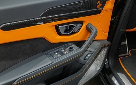 Lamborghini Urus I, 2023 год, 35 900 000 рублей, 15 фотография