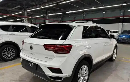 Volkswagen T-Roc I, 2023 год, 1 730 000 рублей, 6 фотография