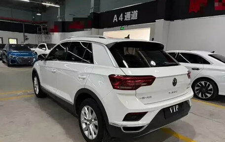 Volkswagen T-Roc I, 2023 год, 1 730 000 рублей, 4 фотография