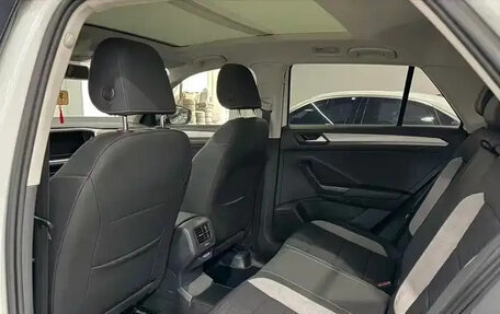 Volkswagen T-Roc I, 2023 год, 1 730 000 рублей, 9 фотография