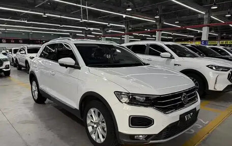 Volkswagen T-Roc I, 2023 год, 1 730 000 рублей, 3 фотография