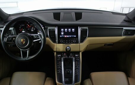 Porsche Macan I рестайлинг, 2017 год, 3 415 000 рублей, 2 фотография