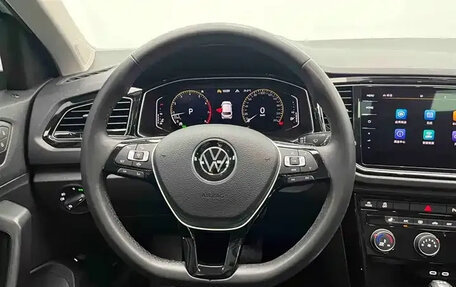 Volkswagen T-Roc I, 2023 год, 1 960 000 рублей, 7 фотография
