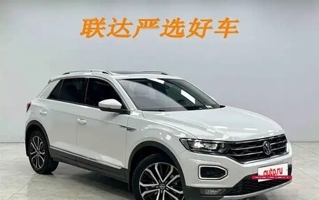 Volkswagen T-Roc I, 2023 год, 1 960 000 рублей, 3 фотография