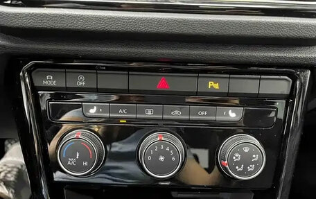 Volkswagen T-Roc I, 2023 год, 1 960 000 рублей, 13 фотография