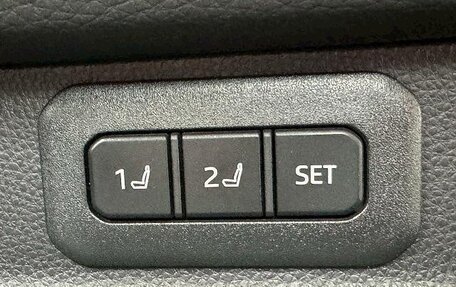 Toyota Land Cruiser Prado, 2024 год, 7 800 000 рублей, 29 фотография