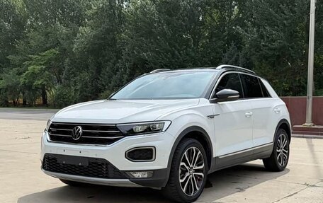 Volkswagen T-Roc I, 2022 год, 1 905 000 рублей, 1 фотография