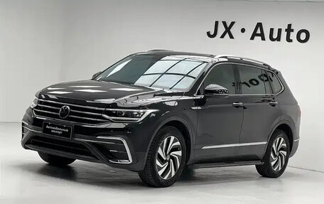 Volkswagen Tiguan II, 2022 год, 2 570 000 рублей, 1 фотография