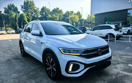 Volkswagen T-Roc I, 2023 год, 1 700 111 рублей, 3 фотография