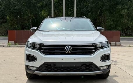 Volkswagen T-Roc I, 2022 год, 1 905 000 рублей, 2 фотография