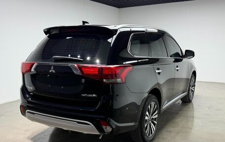 Mitsubishi Outlander III рестайлинг 3, 2022 год, 2 200 005 рублей, 4 фотография