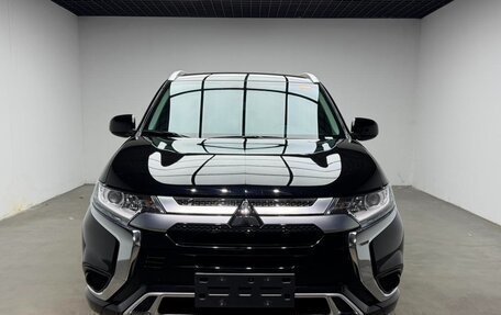 Mitsubishi Outlander III рестайлинг 3, 2022 год, 2 200 005 рублей, 3 фотография
