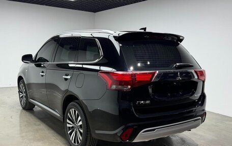 Mitsubishi Outlander III рестайлинг 3, 2022 год, 2 200 005 рублей, 5 фотография