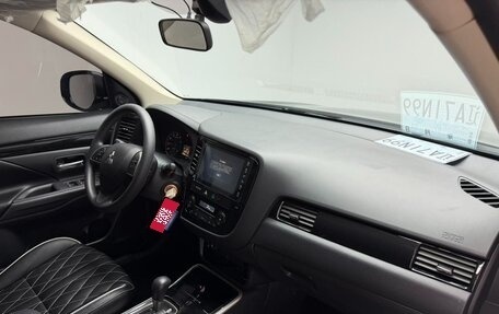 Mitsubishi Outlander III рестайлинг 3, 2022 год, 2 200 005 рублей, 14 фотография