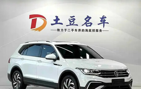 Volkswagen Tiguan II, 2022 год, 2 530 000 рублей, 3 фотография