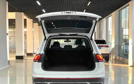 Volkswagen Tiguan II, 2022 год, 2 530 000 рублей, 13 фотография