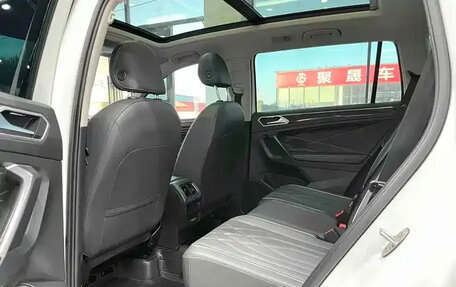 Volkswagen Tiguan II, 2022 год, 2 530 000 рублей, 7 фотография