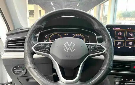 Volkswagen Tiguan II, 2022 год, 2 530 000 рублей, 11 фотография