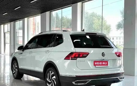 Volkswagen Tiguan II, 2022 год, 2 530 000 рублей, 6 фотография