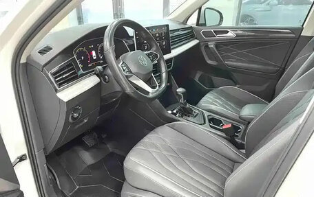 Volkswagen Tiguan II, 2022 год, 2 530 000 рублей, 16 фотография
