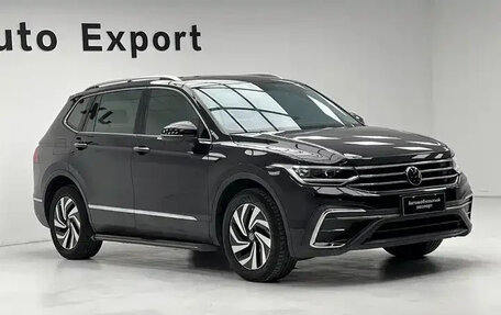 Volkswagen Tiguan II, 2022 год, 2 570 000 рублей, 3 фотография