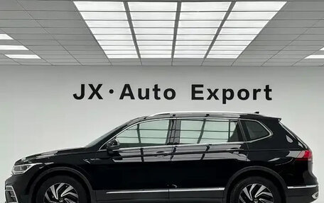 Volkswagen Tiguan II, 2022 год, 2 570 000 рублей, 5 фотография