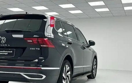Volkswagen Tiguan II, 2022 год, 2 570 000 рублей, 17 фотография
