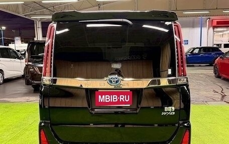 Toyota Noah III, 2019 год, 2 120 000 рублей, 4 фотография