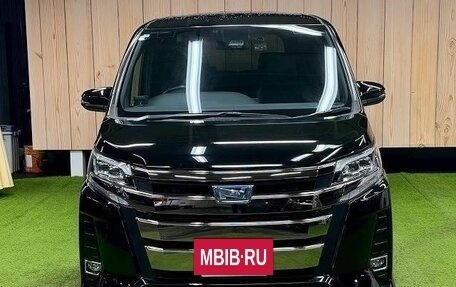 Toyota Noah III, 2019 год, 2 120 000 рублей, 2 фотография
