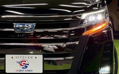 Toyota Noah III, 2019 год, 2 120 000 рублей, 8 фотография