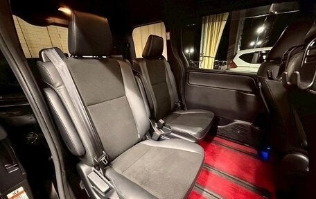 Toyota Noah III, 2019 год, 2 120 000 рублей, 14 фотография