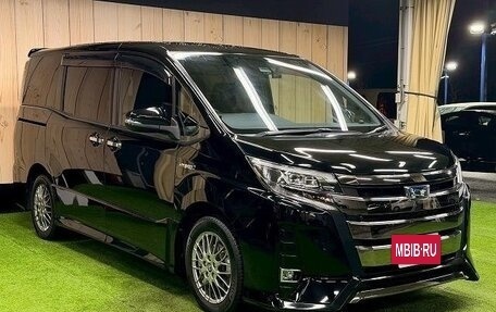 Toyota Noah III, 2019 год, 2 120 000 рублей, 9 фотография