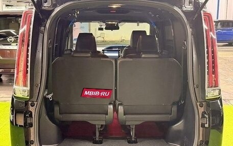 Toyota Noah III, 2019 год, 2 120 000 рублей, 16 фотография