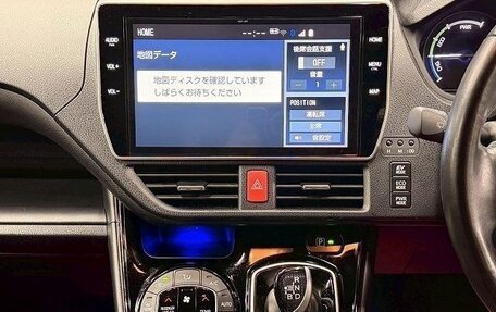 Toyota Noah III, 2019 год, 2 120 000 рублей, 20 фотография